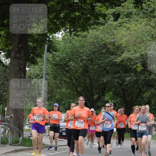 15.06.2025 - REWE Women's Run Jannik Wohlers http://msf.ph/oto/7936526 15.06.2025 08:26:37 Laufen 10807, 10229, 277 meine-sportfotos.de