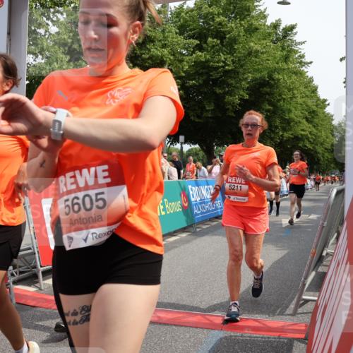 15.06.2025 - REWE Women's Run Strokosch-Dieckow http://msf.ph/oto/7936547 15.06.2025 11:09:43 Ziel 5010, 5094, 5141, 5173, 5193, 5211, 5493, 5494, 5605 meine-sportfotos.de