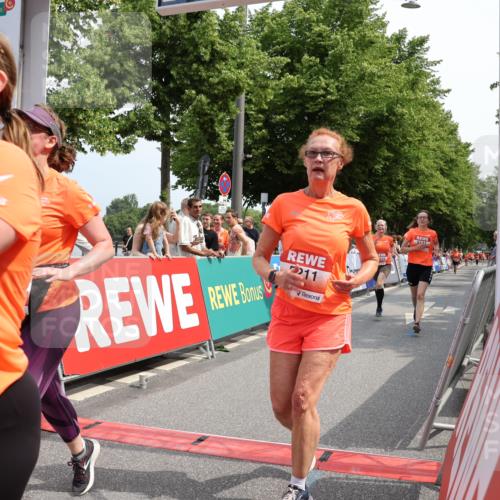 15.06.2025 - REWE Women's Run Strokosch-Dieckow http://msf.ph/oto/7936559 15.06.2025 11:09:43 Ziel 5010, 5094, 5141, 5173, 5193, 5211, 5493, 5494, 5605 meine-sportfotos.de