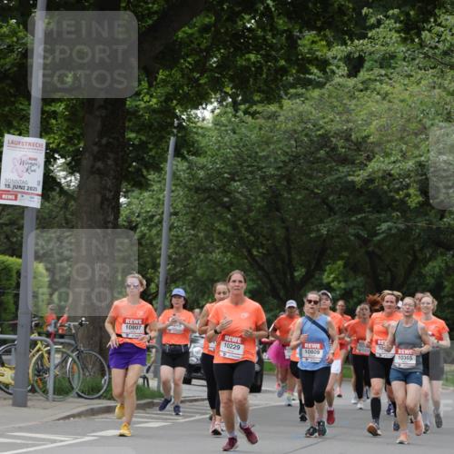 15.06.2025 - REWE Women's Run Jannik Wohlers http://msf.ph/oto/7936602 15.06.2025 08:26:37 Laufen 15, 2025, 10807, 10, 10229, 10809, 10365 meine-sportfotos.de