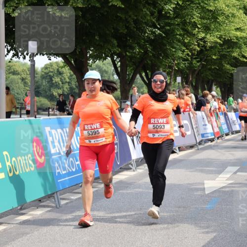 15.06.2025 - REWE Women's Run Strokosch-Dieckow http://msf.ph/oto/7936717 15.06.2025 11:10:06 Ziel 5093, 5395 meine-sportfotos.de
