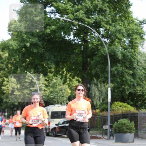 15.06.2025 - REWE Women's Run Jannik Wohlers http://msf.ph/oto/7936793 15.06.2025 09:54:47 Laufen 10793, 0690 meine-sportfotos.de