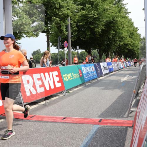 15.06.2025 - REWE Women's Run Strokosch-Dieckow http://msf.ph/oto/7936820 15.06.2025 11:10:16 Ziel 5025, 5157 meine-sportfotos.de
