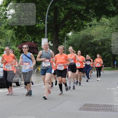 15.06.2025 - REWE Women's Run Jannik Wohlers http://msf.ph/oto/7936843 15.06.2025 08:26:44 Laufen 10807, 10365, 10809, 10530, 10281, 1043, 668, 10115, 10271, 10097 meine-sportfotos.de