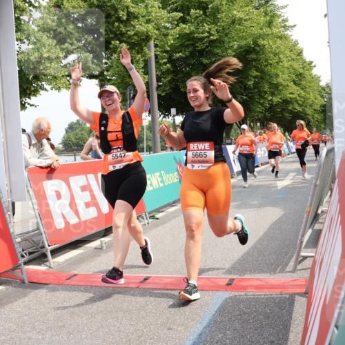 15.06.2025 - REWE Women's Run Strokosch-Dieckow http://msf.ph/oto/7936865 15.06.2025 11:10:26 Ziel 5488, 5545, 5547, 5612, 5665 meine-sportfotos.de