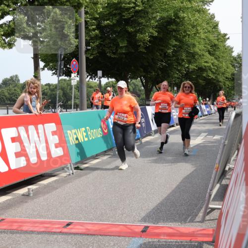 15.06.2025 - REWE Women's Run Strokosch-Dieckow http://msf.ph/oto/7936891 15.06.2025 11:10:27 Ziel 5171, 5488, 5545, 5547, 5612, 5665 meine-sportfotos.de