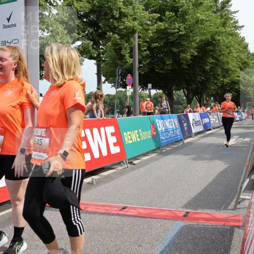 15.06.2025 - REWE Women's Run Strokosch-Dieckow http://msf.ph/oto/7936990 15.06.2025 11:10:31 Ziel 5171, 5488, 5545, 5547, 5612, 5665 meine-sportfotos.de