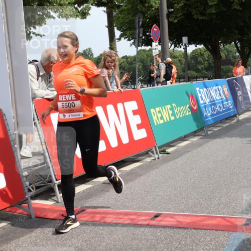 15.06.2025 - REWE Women's Run Strokosch-Dieckow http://msf.ph/oto/7937113 15.06.2025 11:10:42 Ziel 5182, 5500 meine-sportfotos.de