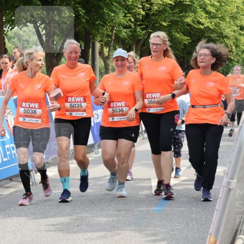 15.06.2025 - REWE Women's Run Strokosch-Dieckow http://msf.ph/oto/7937255 15.06.2025 11:11:06 Ziel 5035, 5036, 5037, 5038, 5286, 5490, 5588, 5689 meine-sportfotos.de