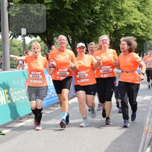 15.06.2025 - REWE Women's Run Strokosch-Dieckow http://msf.ph/oto/7937267 15.06.2025 11:11:07 Ziel 5035, 5036, 5037, 5038, 5286, 5490, 5588, 5689 meine-sportfotos.de