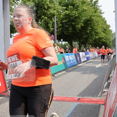 15.06.2025 - REWE Women's Run Strokosch-Dieckow http://msf.ph/oto/7937363 15.06.2025 11:11:12 Ziel 5035, 5036, 5037, 5038, 5283, 5286, 5362, 5476, 5480, 5588, 5684, 5689 meine-sportfotos.de