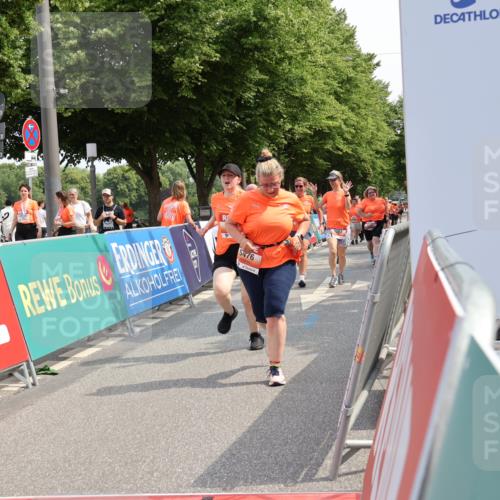 15.06.2025 - REWE Women's Run Strokosch-Dieckow http://msf.ph/oto/7937378 15.06.2025 11:11:15 Ziel 5035, 5036, 5037, 5038, 5192, 5283, 5286, 5362, 5382, 5476, 5480, 5588, 5684, 5689 meine-sportfotos.de