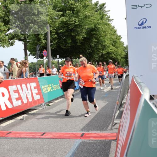 15.06.2025 - REWE Women's Run Strokosch-Dieckow http://msf.ph/oto/7937387 15.06.2025 11:11:15 Ziel 5035, 5036, 5037, 5038, 5192, 5283, 5286, 5362, 5382, 5476, 5480, 5588, 5684, 5689 meine-sportfotos.de