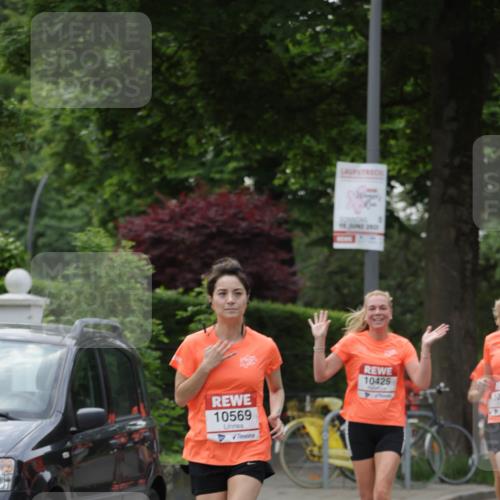 15.06.2025 - REWE Women's Run Jannik Wohlers http://msf.ph/oto/7937406 15.06.2025 08:26:55 Laufen 15, 2825, 10569, 10425, 10 meine-sportfotos.de