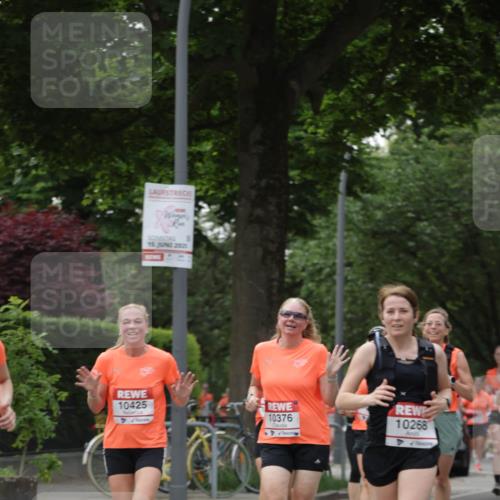 15.06.2025 - REWE Women's Run Jannik Wohlers http://msf.ph/oto/7937449 15.06.2025 08:26:56 Laufen 15, 2025, 10425, 10376, 10268 meine-sportfotos.de
