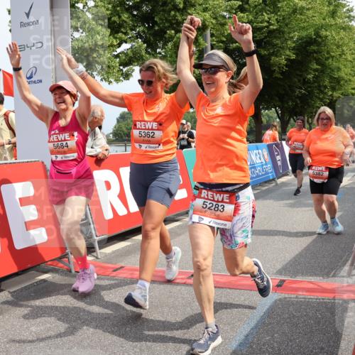 15.06.2025 - REWE Women's Run Strokosch-Dieckow http://msf.ph/oto/7937481 15.06.2025 11:11:18 Ziel 5033, 5165, 5192, 5283, 5362, 5382, 5407, 5445, 5476, 5480, 5588, 5684 meine-sportfotos.de