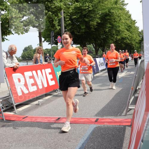 15.06.2025 - REWE Women's Run Strokosch-Dieckow http://msf.ph/oto/7937649 15.06.2025 11:11:25 Ziel 5011, 5033, 5119, 5165, 5192, 5232, 5283, 5291, 5362, 5382, 5407, 5445, 5446, 5504, 5527, 5587, 5684 meine-sportfotos.de