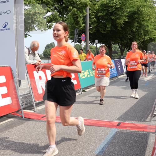 15.06.2025 - REWE Women's Run Strokosch-Dieckow http://msf.ph/oto/7937660 15.06.2025 11:11:26 Ziel 5011, 5033, 5119, 5165, 5192, 5232, 5291, 5382, 5407, 5445, 5446, 5504, 5527, 5587 meine-sportfotos.de