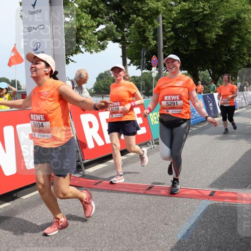 15.06.2025 - REWE Women's Run Strokosch-Dieckow http://msf.ph/oto/7937747 15.06.2025 11:11:29 Ziel 5011, 5033, 5119, 5165, 5232, 5291, 5407, 5445, 5446, 5504, 5527, 5587, 5677 meine-sportfotos.de