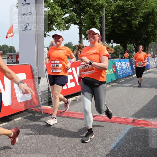 15.06.2025 - REWE Women's Run Strokosch-Dieckow http://msf.ph/oto/7937760 15.06.2025 11:11:30 Ziel 5011, 5119, 5232, 5291, 5407, 5411, 5412, 5446, 5504, 5527, 5587, 5677 meine-sportfotos.de