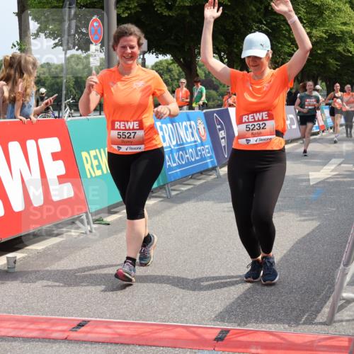 15.06.2025 - REWE Women's Run Strokosch-Dieckow http://msf.ph/oto/7937778 15.06.2025 11:11:31 Ziel 5011, 5119, 5232, 5237, 5239, 5291, 5411, 5412, 5446, 5504, 5527, 5587, 5677 meine-sportfotos.de