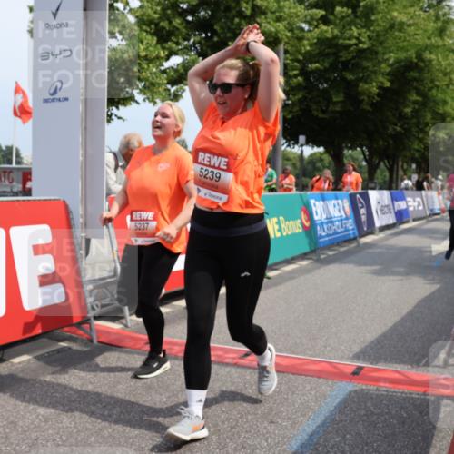 15.06.2025 - REWE Women's Run Strokosch-Dieckow http://msf.ph/oto/7937945 15.06.2025 11:11:38 Ziel 5232, 5237, 5239, 5398, 5411, 5412, 5527, 5677 meine-sportfotos.de