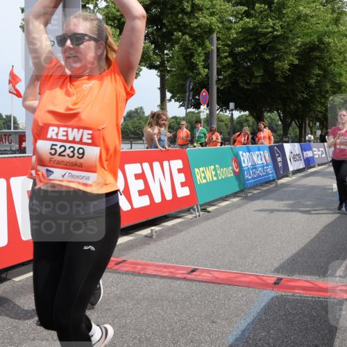 15.06.2025 - REWE Women's Run Strokosch-Dieckow http://msf.ph/oto/7937955 15.06.2025 11:11:38 Ziel 5232, 5237, 5239, 5398, 5411, 5412, 5527, 5677 meine-sportfotos.de