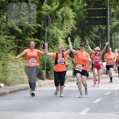 15.06.2025 - REWE Women's Run Jannik Wohlers http://msf.ph/oto/7938007 15.06.2025 10:14:18 Laufen 5629, 5654, 5572, 5684, 5488 meine-sportfotos.de