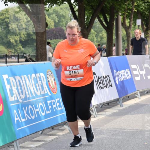 15.06.2025 - REWE Women's Run Strokosch-Dieckow http://msf.ph/oto/7938136 15.06.2025 11:11:53 Ziel 5191, 5584, 5614 meine-sportfotos.de