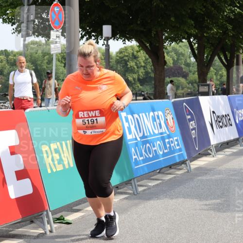 15.06.2025 - REWE Women's Run Strokosch-Dieckow http://msf.ph/oto/7938165 15.06.2025 11:11:55 Ziel 5191, 5584 meine-sportfotos.de