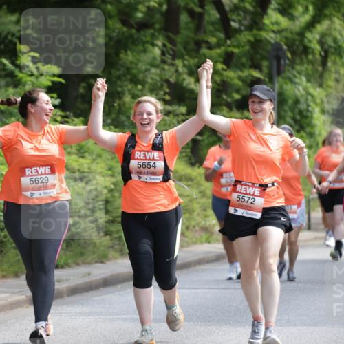 15.06.2025 - REWE Women's Run Jannik Wohlers http://msf.ph/oto/7938178 15.06.2025 10:14:23 Laufen 5629, 5654, 5572 meine-sportfotos.de