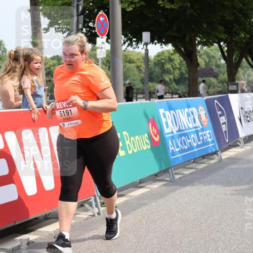 15.06.2025 - REWE Women's Run Strokosch-Dieckow http://msf.ph/oto/7938181 15.06.2025 11:11:55 Ziel 5191, 5584 meine-sportfotos.de