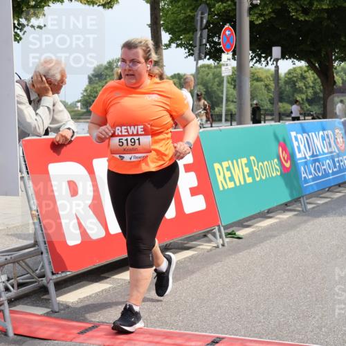 15.06.2025 - REWE Women's Run Strokosch-Dieckow http://msf.ph/oto/7938191 15.06.2025 11:11:56 Ziel 5191 meine-sportfotos.de