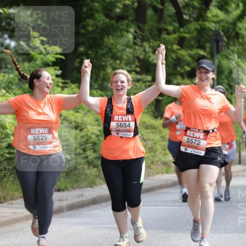 15.06.2025 - REWE Women's Run Jannik Wohlers http://msf.ph/oto/7938194 15.06.2025 10:14:23 Laufen 5629, 5654, 5572, 6604 meine-sportfotos.de