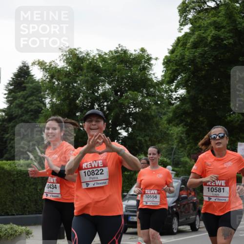 15.06.2025 - REWE Women's Run Jannik Wohlers http://msf.ph/oto/7938209 15.06.2025 08:27:14 Laufen 10434, 10822, 10556, 10581, 21 meine-sportfotos.de