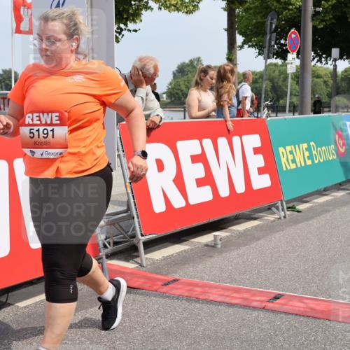 15.06.2025 - REWE Women's Run Strokosch-Dieckow http://msf.ph/oto/7938215 15.06.2025 11:11:57 Ziel 5191 meine-sportfotos.de