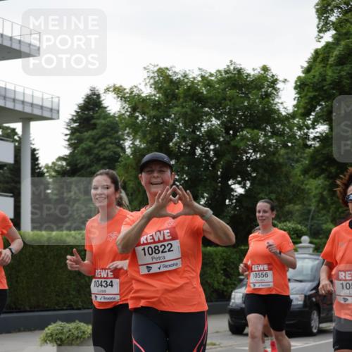 15.06.2025 - REWE Women's Run Jannik Wohlers http://msf.ph/oto/7938234 15.06.2025 08:27:14 Laufen 10434, 10822, 10556, 105 meine-sportfotos.de