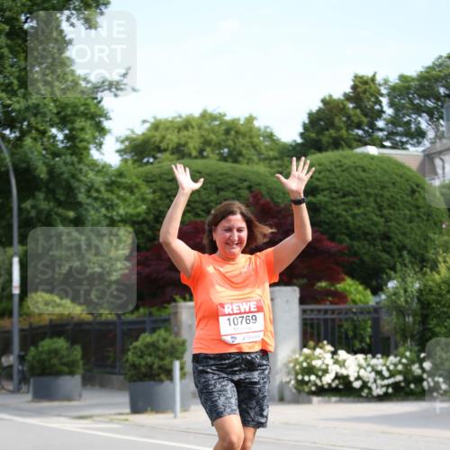 15.06.2025 - REWE Women's Run Jannik Wohlers http://msf.ph/oto/7938294 15.06.2025 09:56:00 Laufen 10769 meine-sportfotos.de
