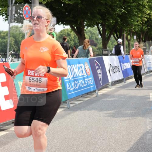15.06.2025 - REWE Women's Run Strokosch-Dieckow http://msf.ph/oto/7938312 15.06.2025 11:12:20 Ziel 5235, 5546, 5645 meine-sportfotos.de