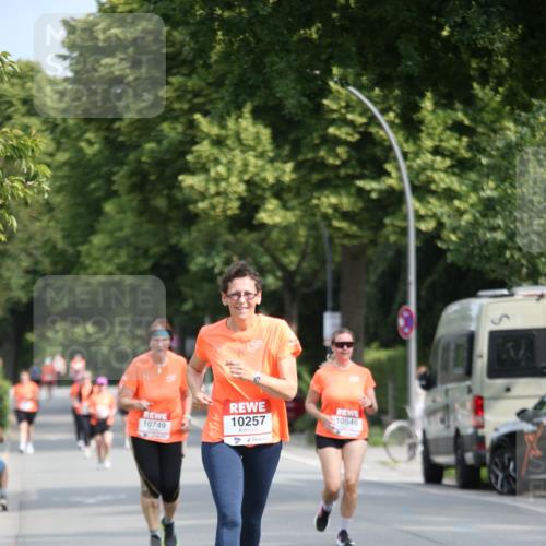 15.06.2025 - REWE Women's Run Jannik Wohlers http://msf.ph/oto/7938315 15.06.2025 09:56:07 Laufen 10257, 10749 meine-sportfotos.de