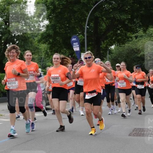 15.06.2025 - REWE Women's Run Jannik Wohlers http://msf.ph/oto/7938469 15.06.2025 08:27:17 Laufen 293, 10105, 10582, 573, 10877, 102, 10267, 107, 10139, 10370 meine-sportfotos.de