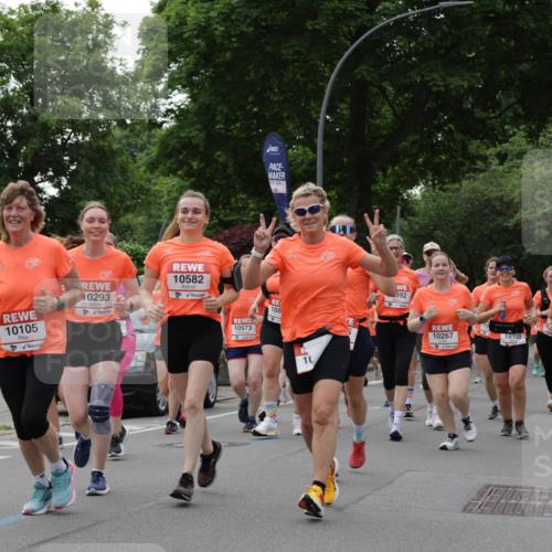 15.06.2025 - REWE Women's Run Jannik Wohlers http://msf.ph/oto/7938481 15.06.2025 08:27:17 Laufen 10105, 0293, 10582, 392, 108, 10573, 10, 10267, 10139, 10370, 10107 meine-sportfotos.de