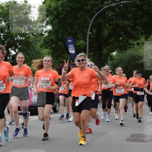 15.06.2025 - REWE Women's Run Jannik Wohlers http://msf.ph/oto/7938497 15.06.2025 08:27:17 Laufen 10105, 205, 10293, 10582, 108, 1057, 10267, 10370, 10139, 95 meine-sportfotos.de