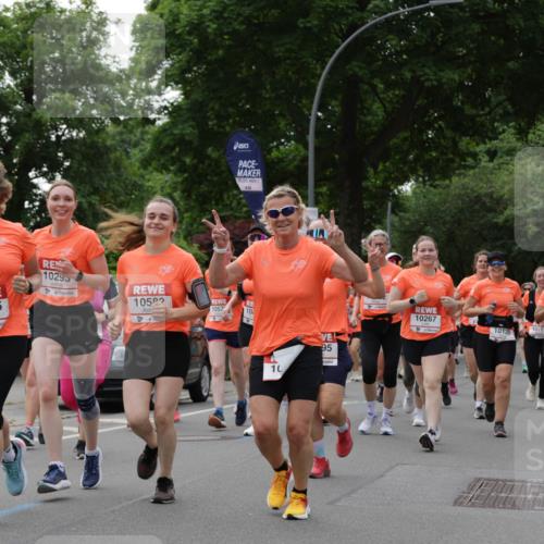 15.06.2025 - REWE Women's Run Jannik Wohlers http://msf.ph/oto/7938504 15.06.2025 08:27:17 Laufen 10105, 10295, 06, 00, 10592, 1057, 10, 10267, 10370, 07, 10139, 10760, 95, 10 meine-sportfotos.de