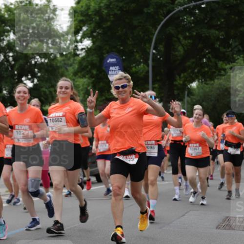 15.06.2025 - REWE Women's Run Jannik Wohlers http://msf.ph/oto/7938537 15.06.2025 08:27:18 Laufen 10105, 102, 10582, 0673, 44, 095, 10392, 10370, 10267 meine-sportfotos.de