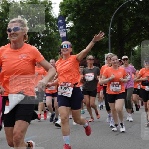 15.06.2025 - REWE Women's Run Jannik Wohlers http://msf.ph/oto/7938651 15.06.2025 08:27:19 Laufen 10582, 00, 10095, 10438, 10267, 75, 79, 10139, 10, 10370, 10 meine-sportfotos.de