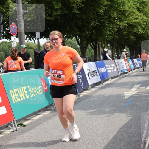 15.06.2025 - REWE Women's Run Strokosch-Dieckow http://msf.ph/oto/7938662 15.06.2025 11:12:56 Ziel 5002, 5168 meine-sportfotos.de