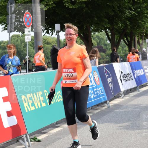 15.06.2025 - REWE Women's Run Strokosch-Dieckow http://msf.ph/oto/7938697 15.06.2025 11:13:05 Ziel 5100 meine-sportfotos.de