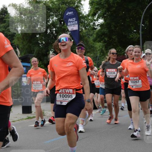 15.06.2025 - REWE Women's Run Jannik Wohlers http://msf.ph/oto/7938719 15.06.2025 08:27:19 Laufen 06, 00, 10152, 10095, 10648, 1082, 10438, 10267, 051, 211, 10139 meine-sportfotos.de