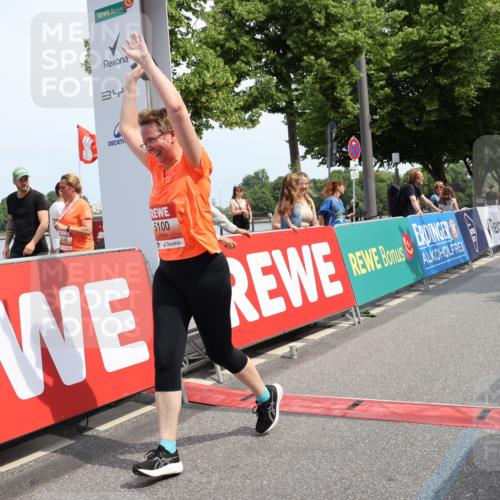 15.06.2025 - REWE Women's Run Strokosch-Dieckow http://msf.ph/oto/7938731 15.06.2025 11:13:06 Ziel 5100 meine-sportfotos.de